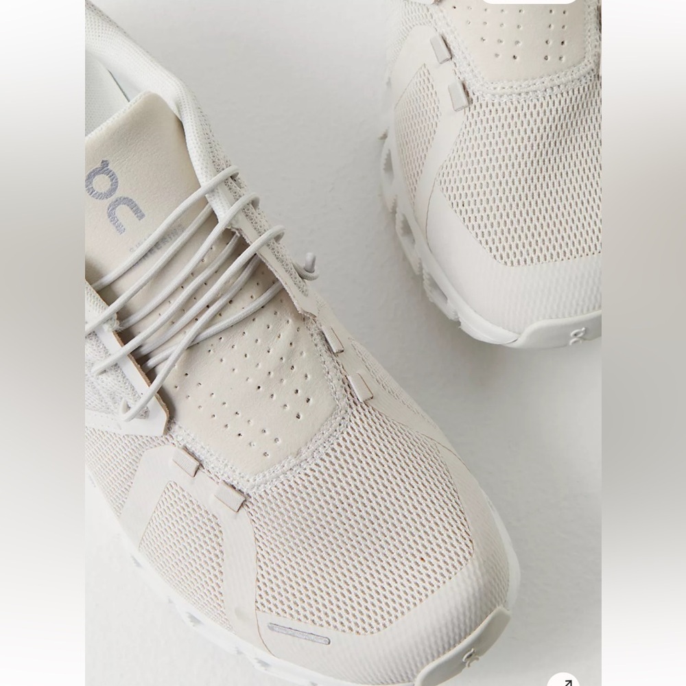 On Cloud 5 Trainers Color: Pearl / White women 7 new - Picture 2 of 16